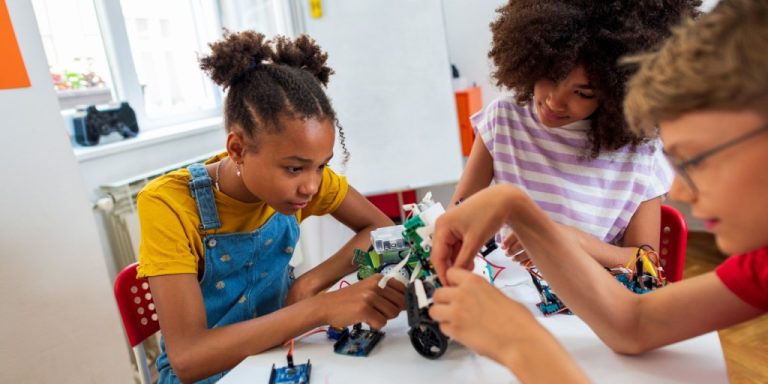 639c5c2a073ed2b9f3450deb_cultura-maker-educacional